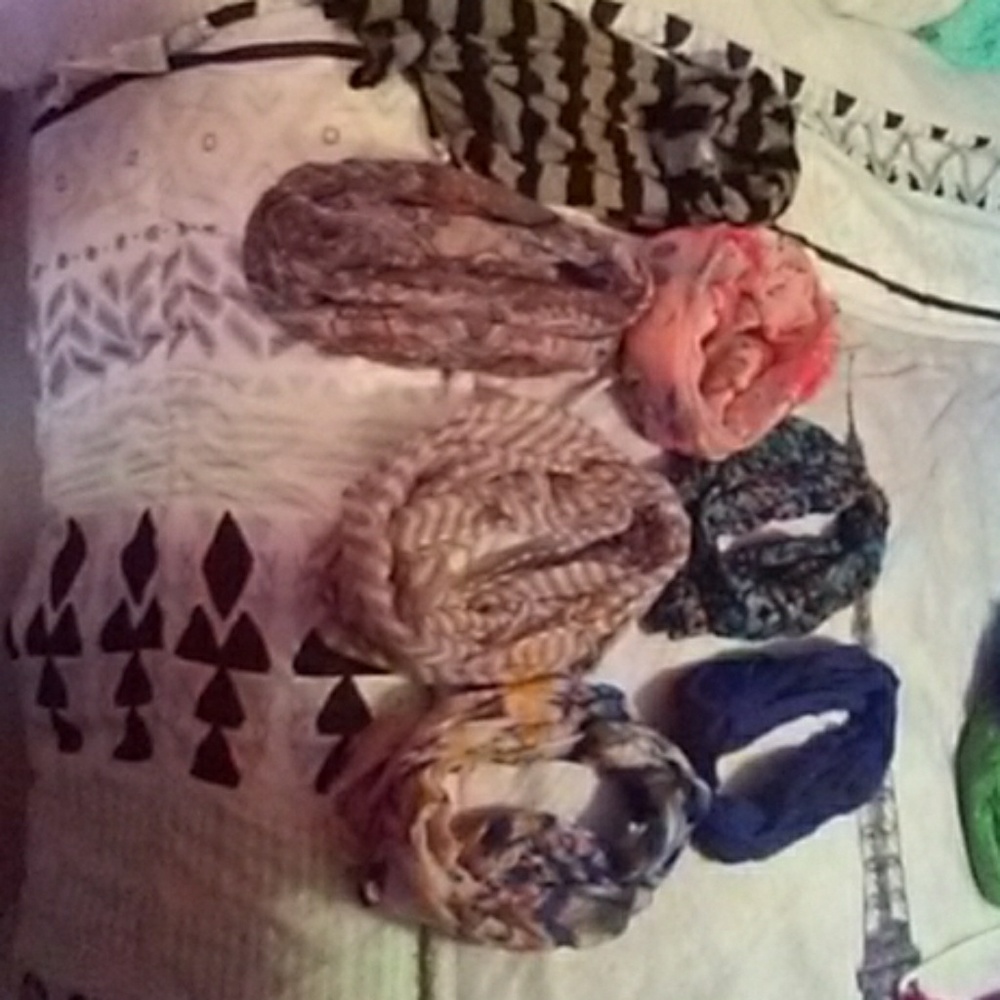 Lot of 7 scarfs
